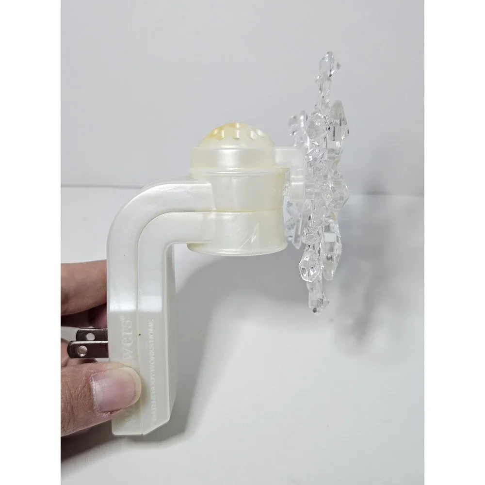 Bath & Body Works Snowflake Wallflower Plug In Nightlight Winter Holiday
